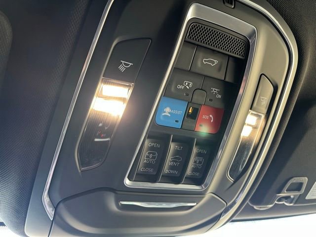 Used 2024 Jeep Grand Cherokee L Limited w/ Luxury Tech Group II AWD/4WD image 42