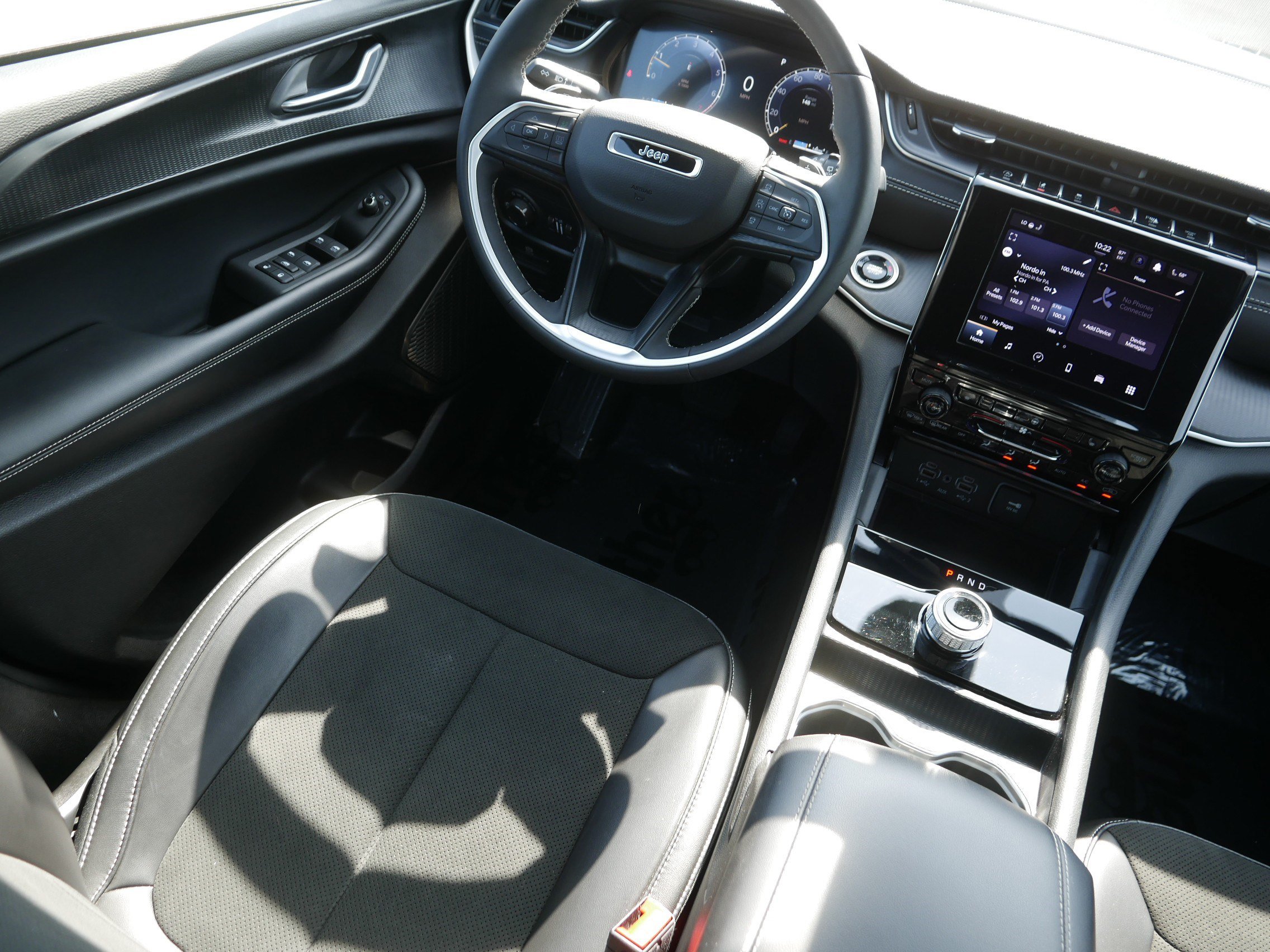 Used 2025 Jeep Grand Cherokee L Altitude AWD/4WD image 9