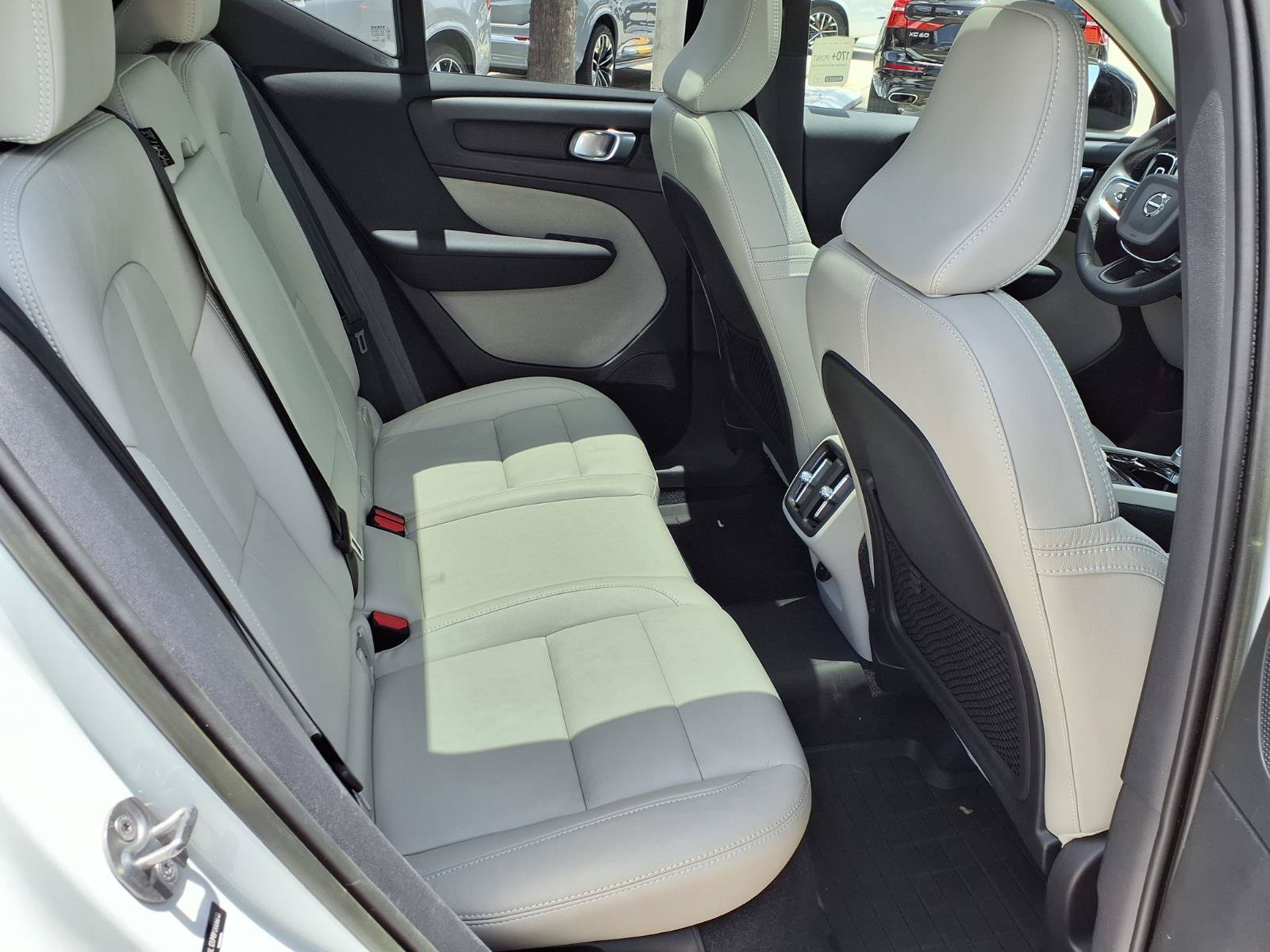 Certified 2023 Volvo XC40 B5 Ultimate w/ Protection Package Premier AWD/4WD image 15
