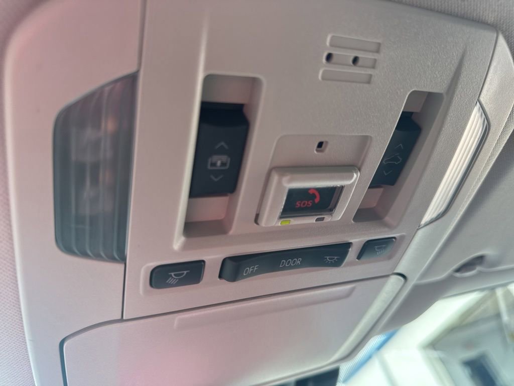 Used 2023 Toyota Highlander Platinum image 29