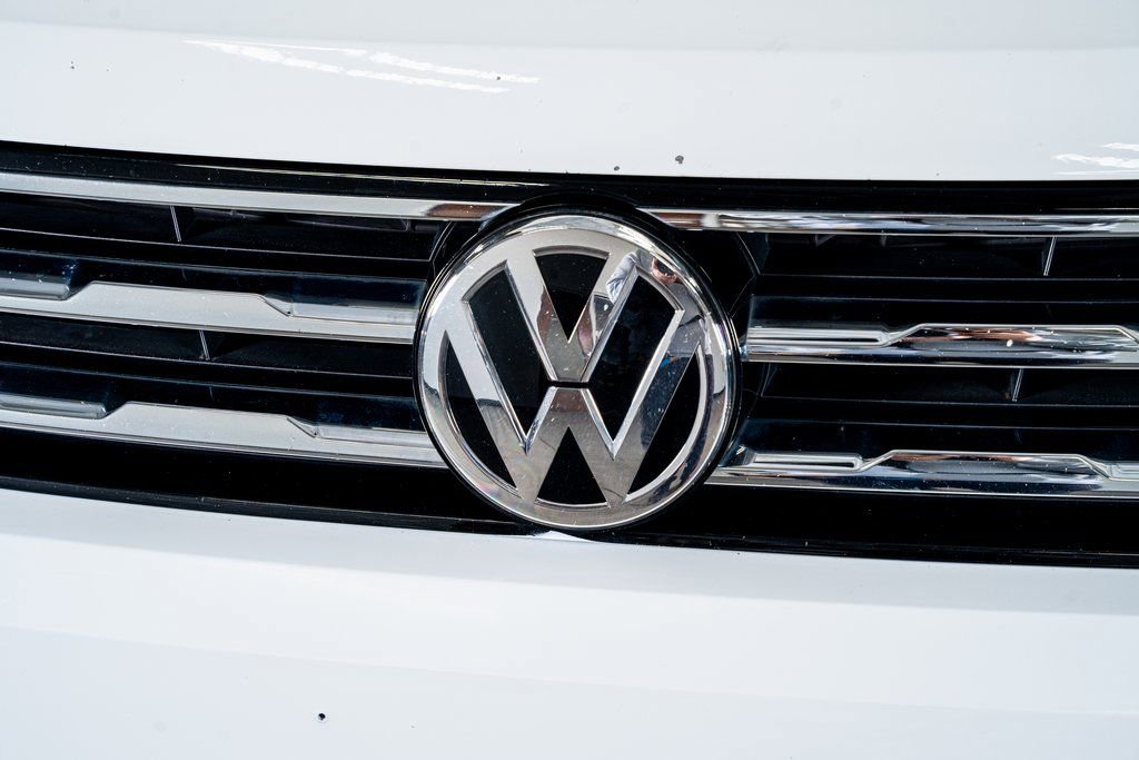 Used 2020 Volkswagen Tiguan SE w/ Panoramic Sunroof Package AWD/4WD image 16