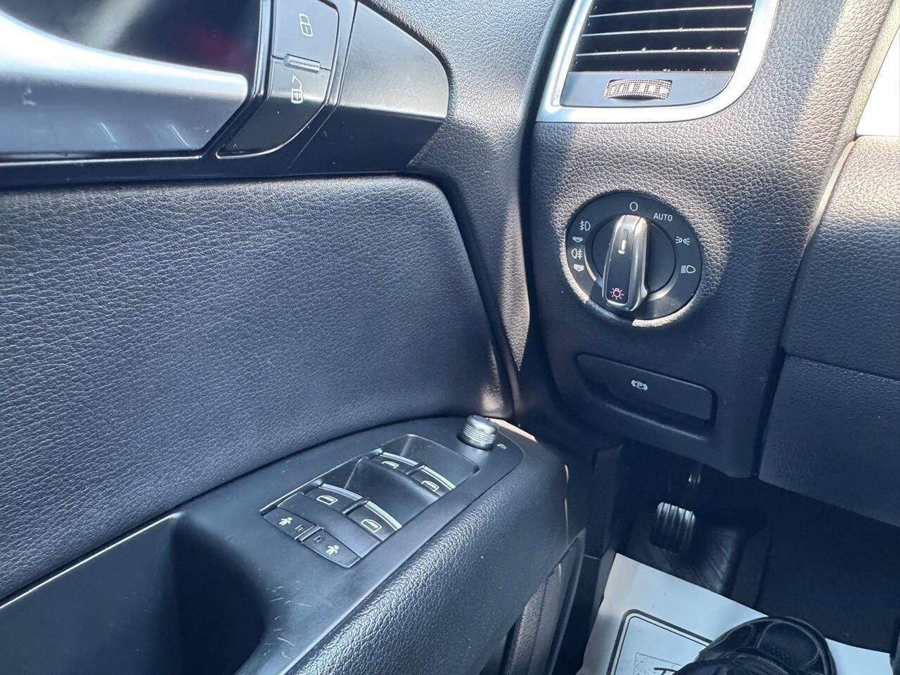 Used 2015 Audi Q7 3.0T Premium w/ Audi Guard Protection Package image 36