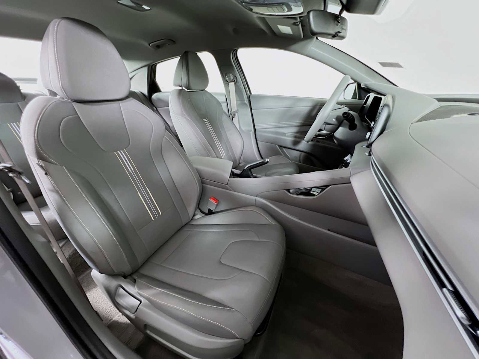 Certified 2025 Hyundai Elantra Sport image 26