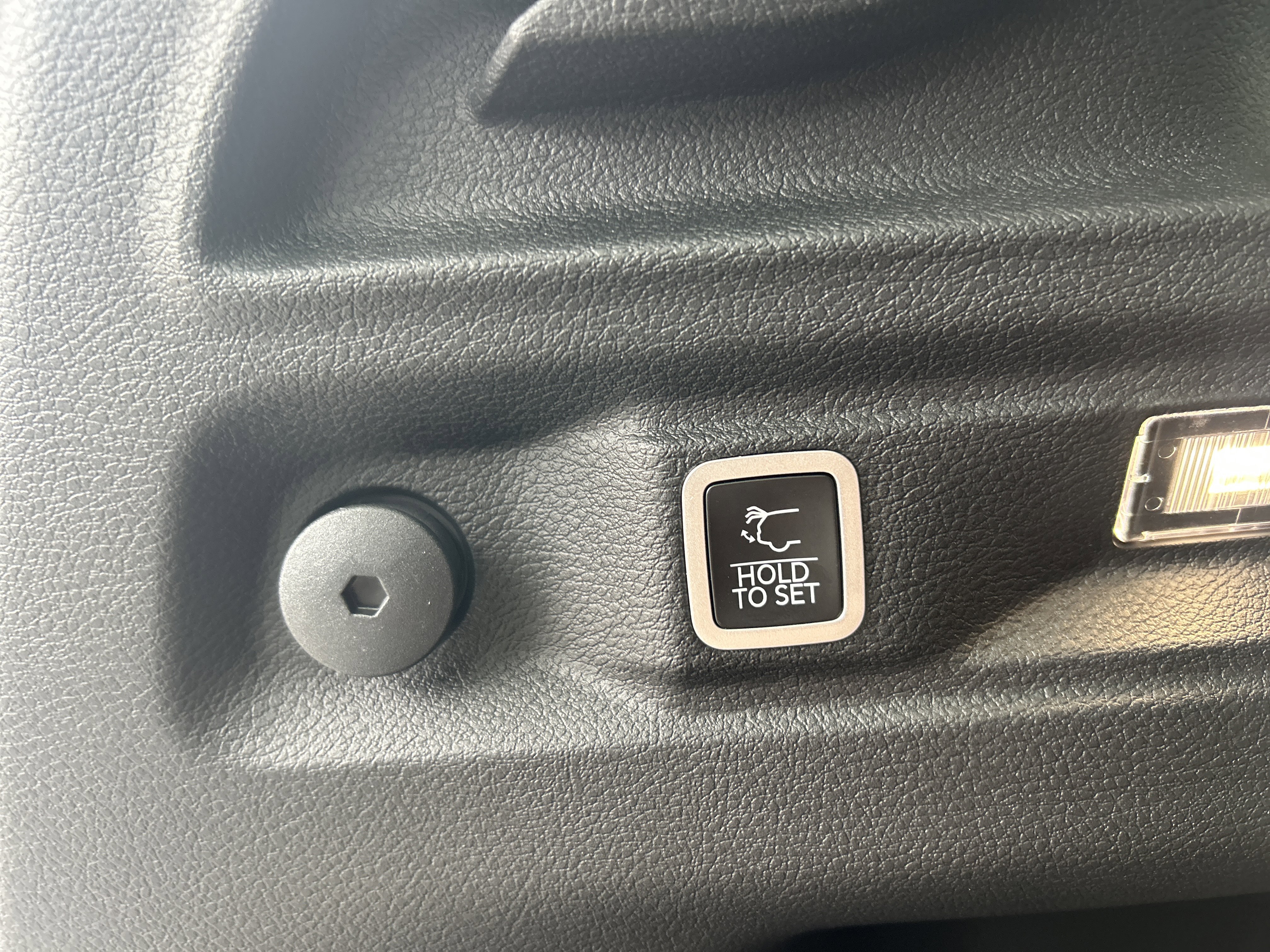 New 2025 Jeep Grand Cherokee L Laredo image 8