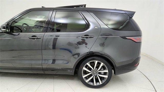 Used 2024 Land Rover Discovery Dynamic SE image 11