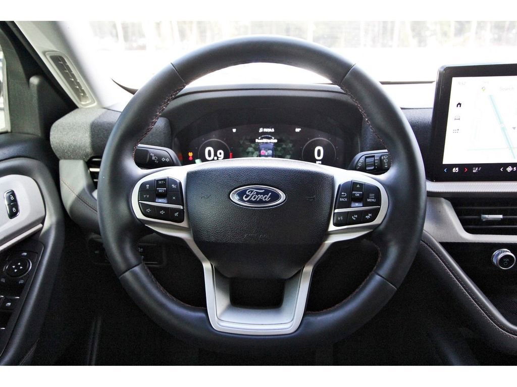 Used 2025 Ford Explorer Active w/ Active Comfort Package image 16
