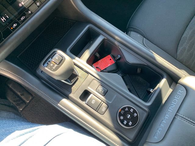 Used 2025 Nissan Pathfinder S image 35