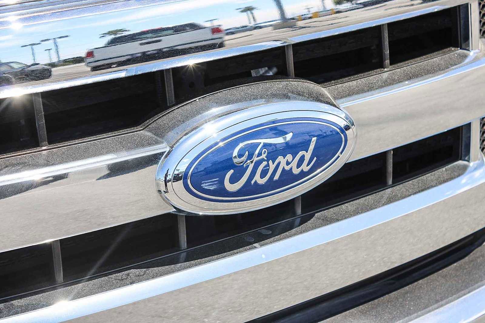 Used 2017 Ford F150 XLT w/ Equipment Group 301A Mid image 5