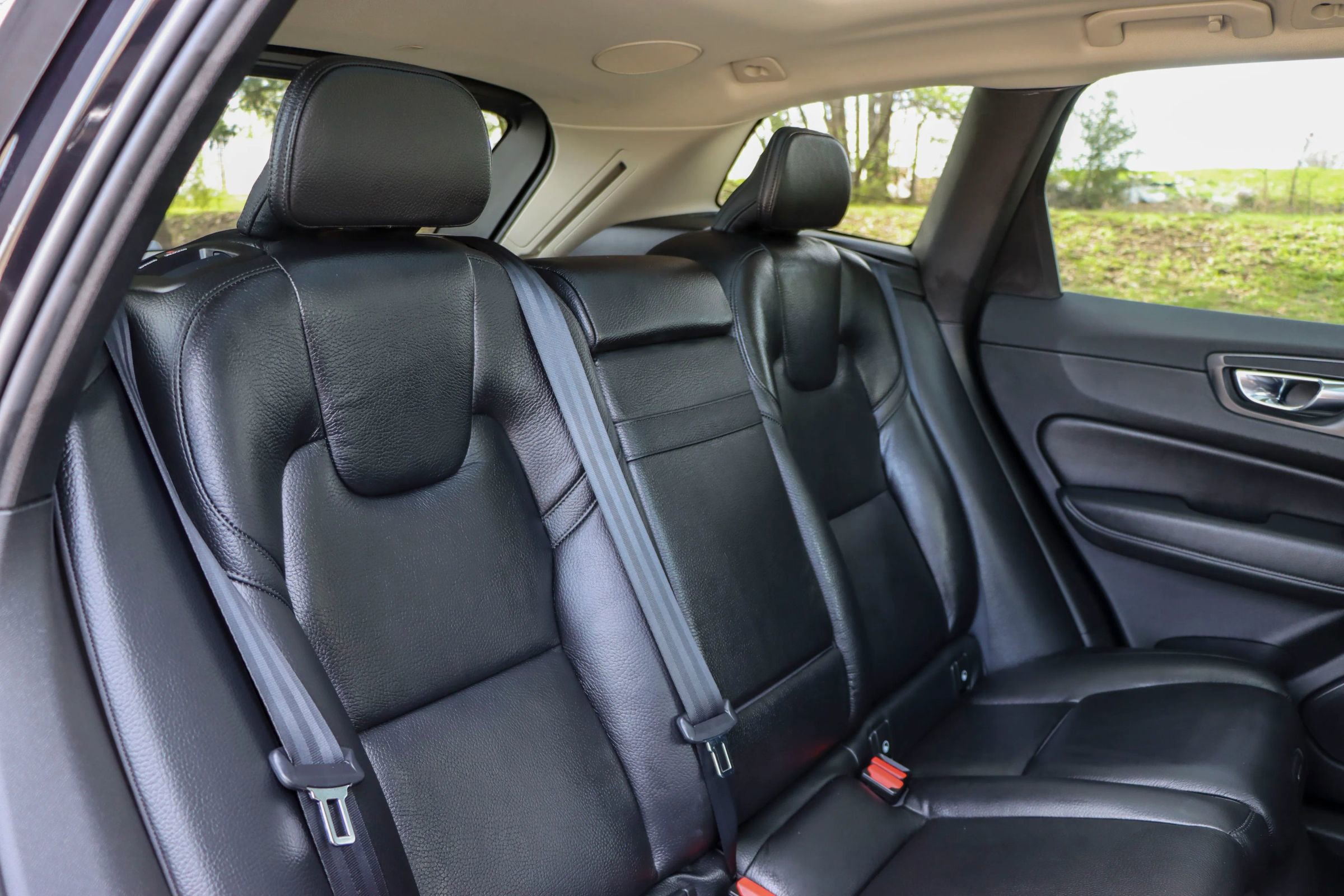 Used 2021 Volvo XC60 T6 Momentum w/ Premium Package AWD/4WD image 19