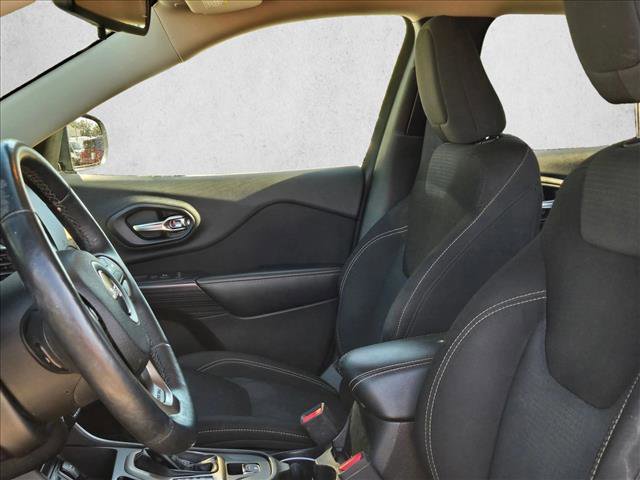 Used 2016 Jeep Cherokee Latitude w/ Cold Weather Group image 19