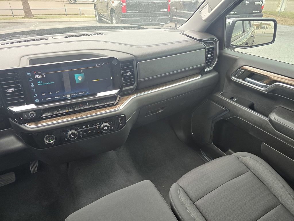 Used 2023 Chevrolet Silverado 1500 LT AWD/4WD image 19
