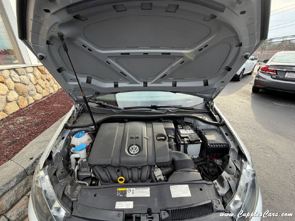 Used 2014 Volkswagen Golf 4-Door FWD image 14