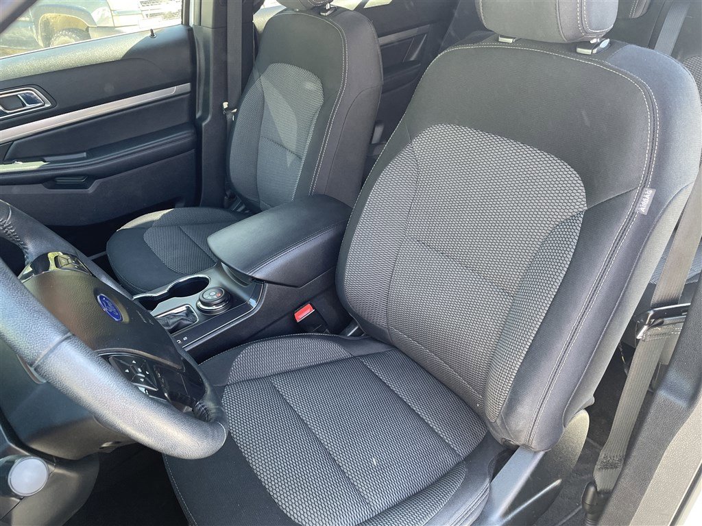 Used 2018 Ford Explorer XLT image 16