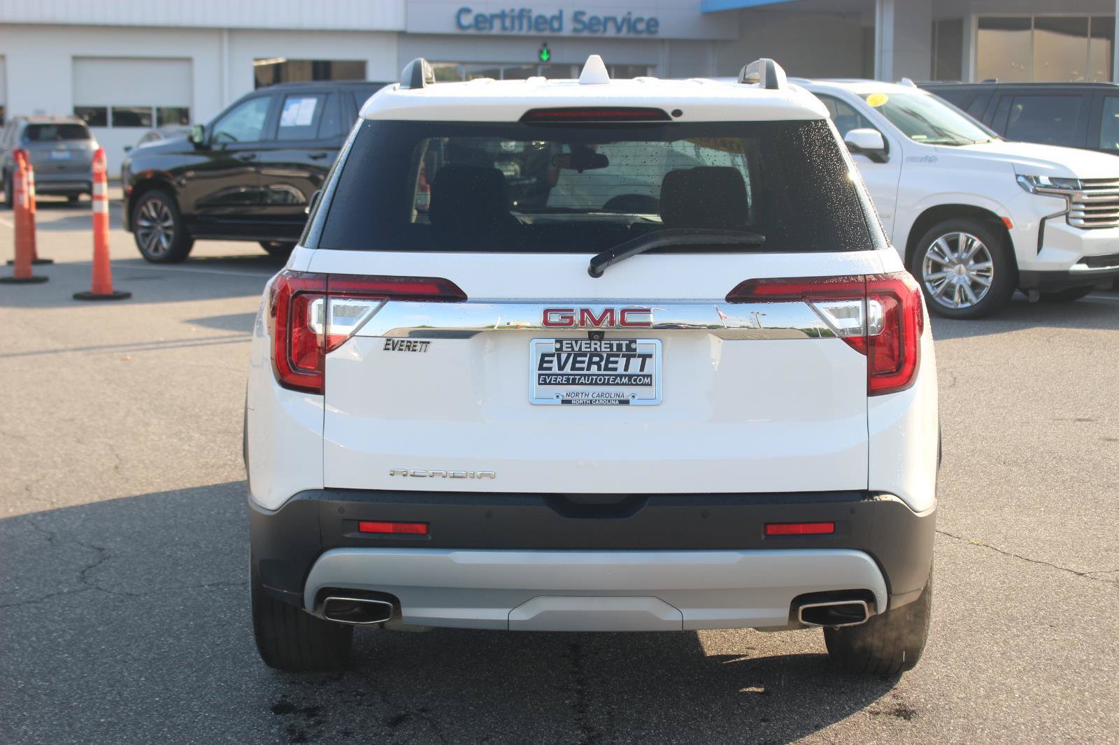 Used 2021 GMC Acadia SLE w/ Driver Convenience Package FWD image 6