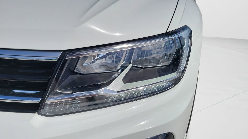 Used 2021 Volkswagen Tiguan SE R-Line FWD image 26