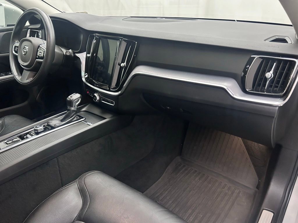 Used 2020 Volvo V60 T5 Cross Country AWD/4WD image 18