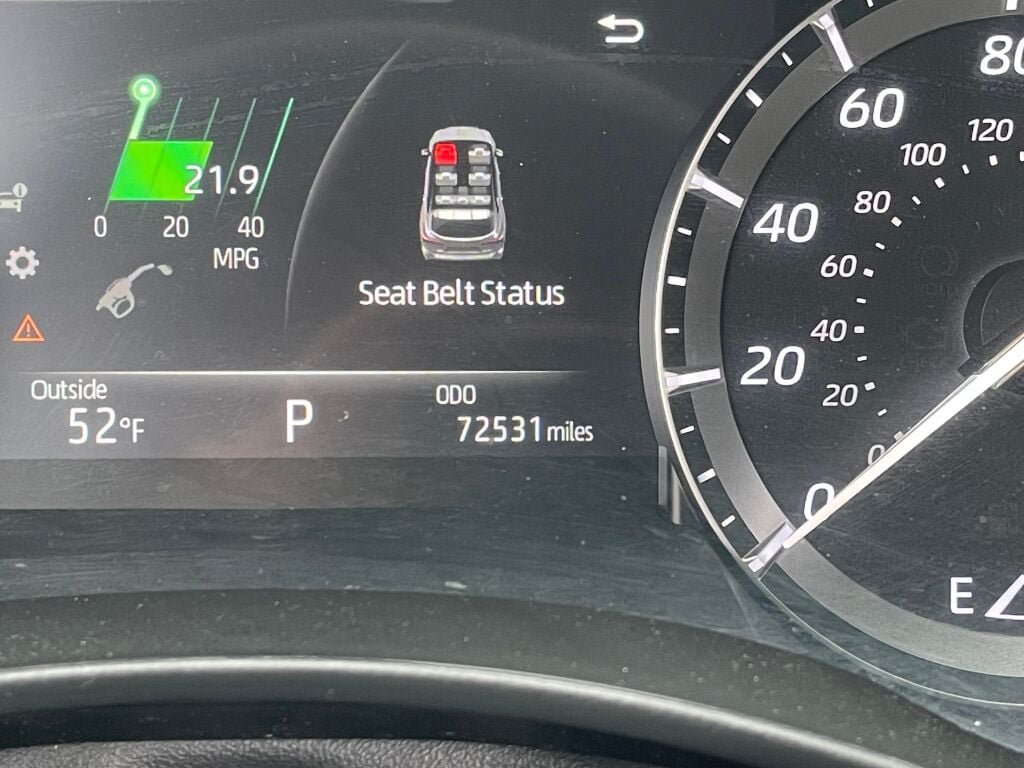 Used 2021 Toyota Highlander XLE AWD/4WD image 3