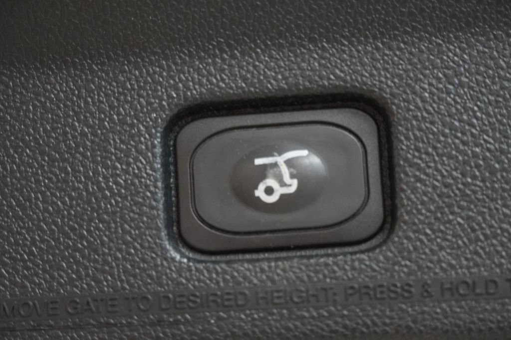 Used 2017 Ford Explorer Platinum image 11