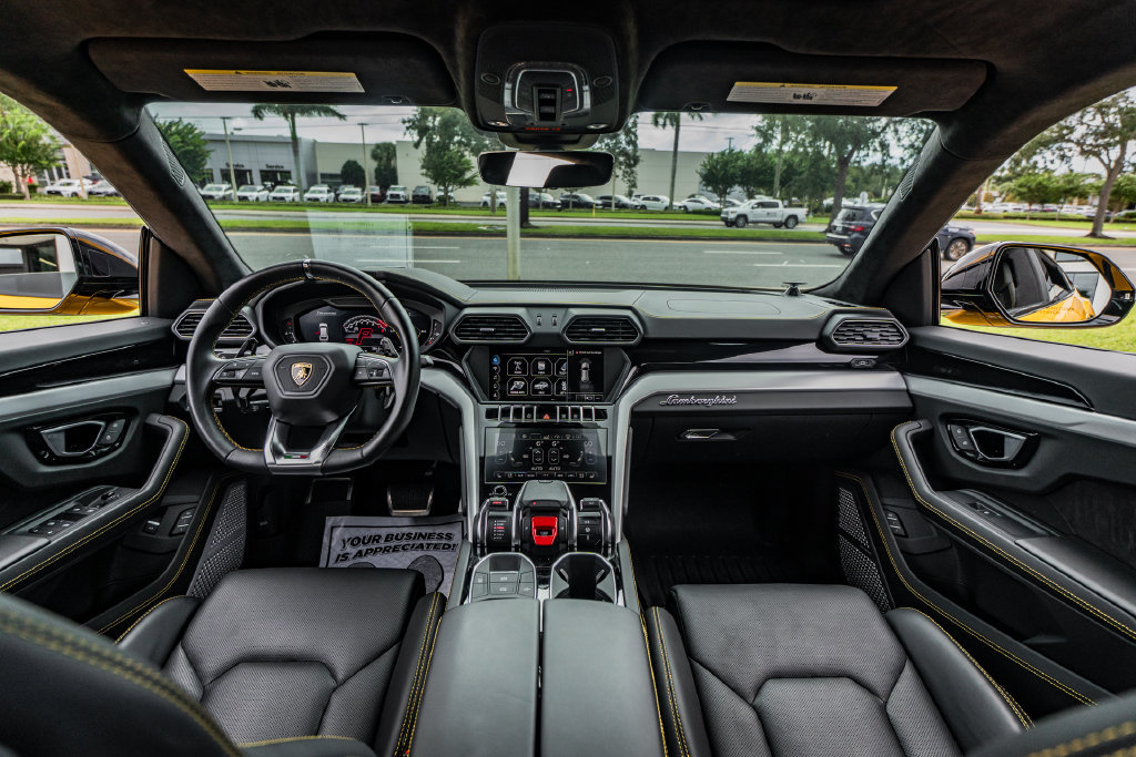 Used 2019 Lamborghini Urus AWD/4WD image 23