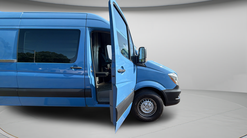 Used 2015 Mercedes-Benz Sprinter 2500 image 28