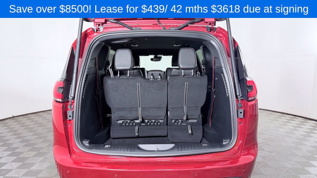 New 2027 Chrysler Pacifica Select AWD/4WD image 9