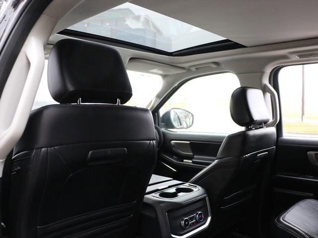 Used 2025 Ford Expedition Platinum image 15