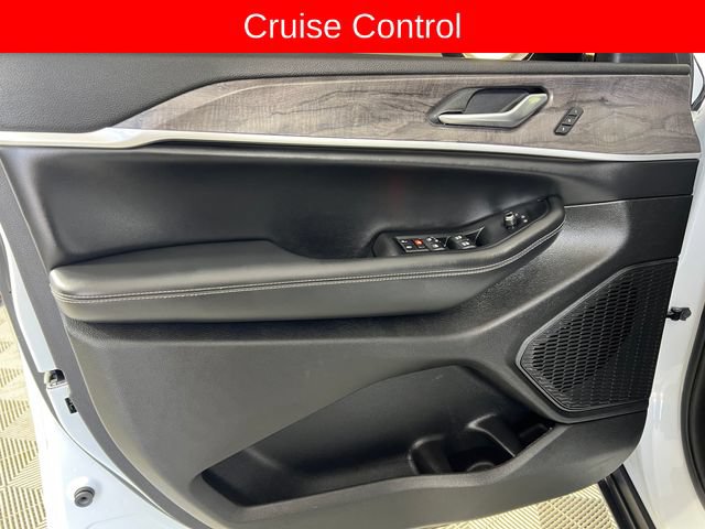 Used 2023 Jeep Grand Cherokee Limited w/ Black Appearance Package RWD image 12