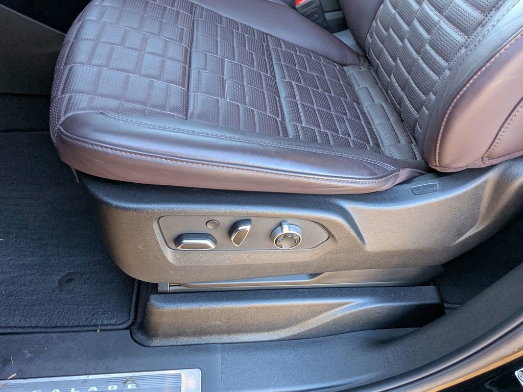 Certified 2024 Cadillac Escalade Premium Luxury Platinum image 13