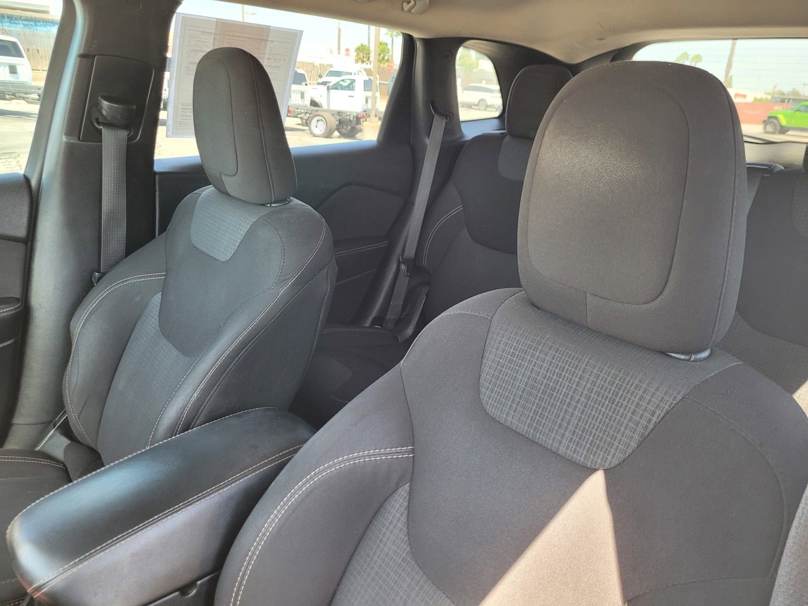 Used 2016 Jeep Cherokee Latitude w/ Safety/Convenience Group FWD image 16