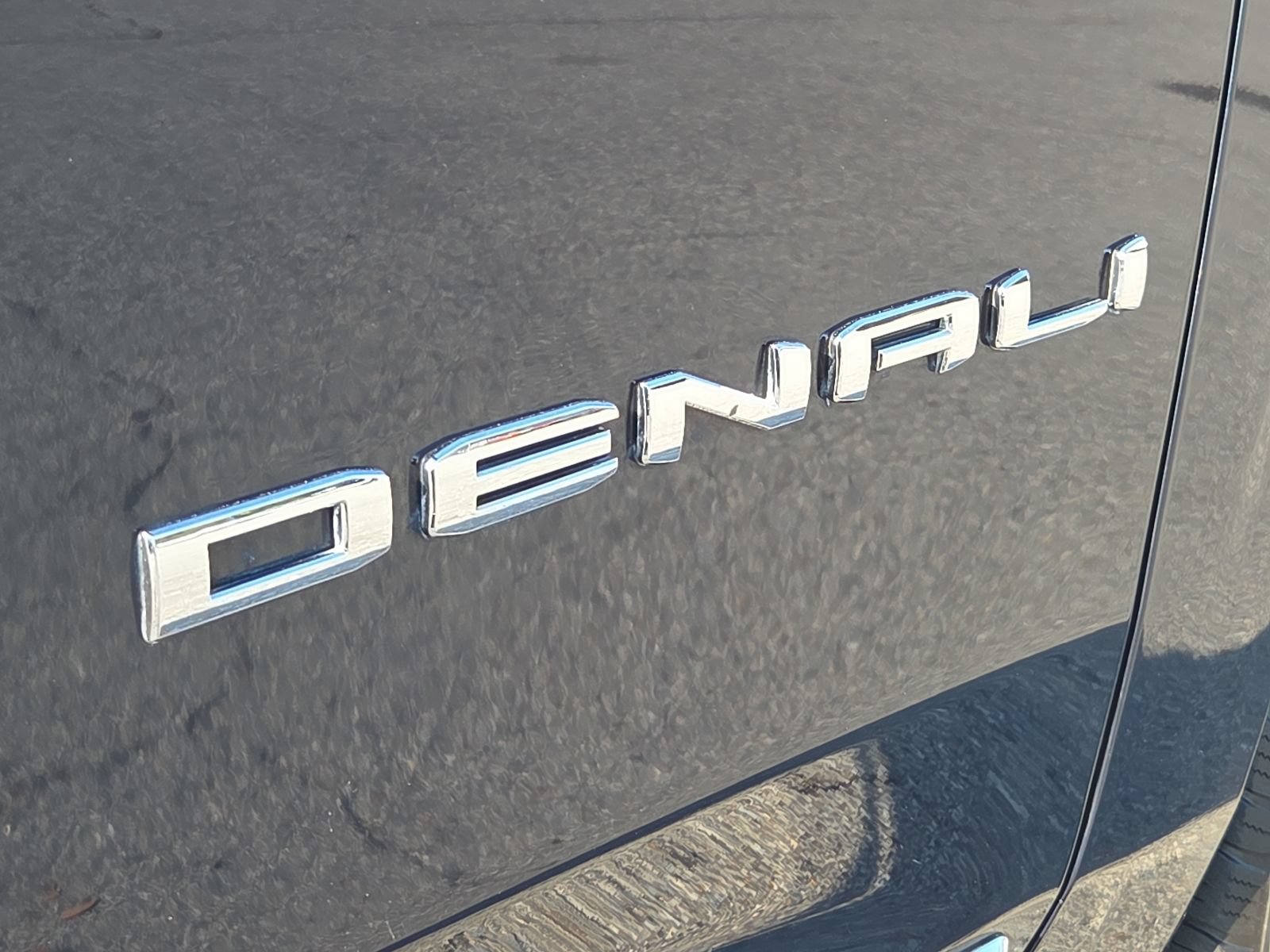 Used 2022 GMC Yukon Denali w/ Denali Premium Package AWD/4WD image 8