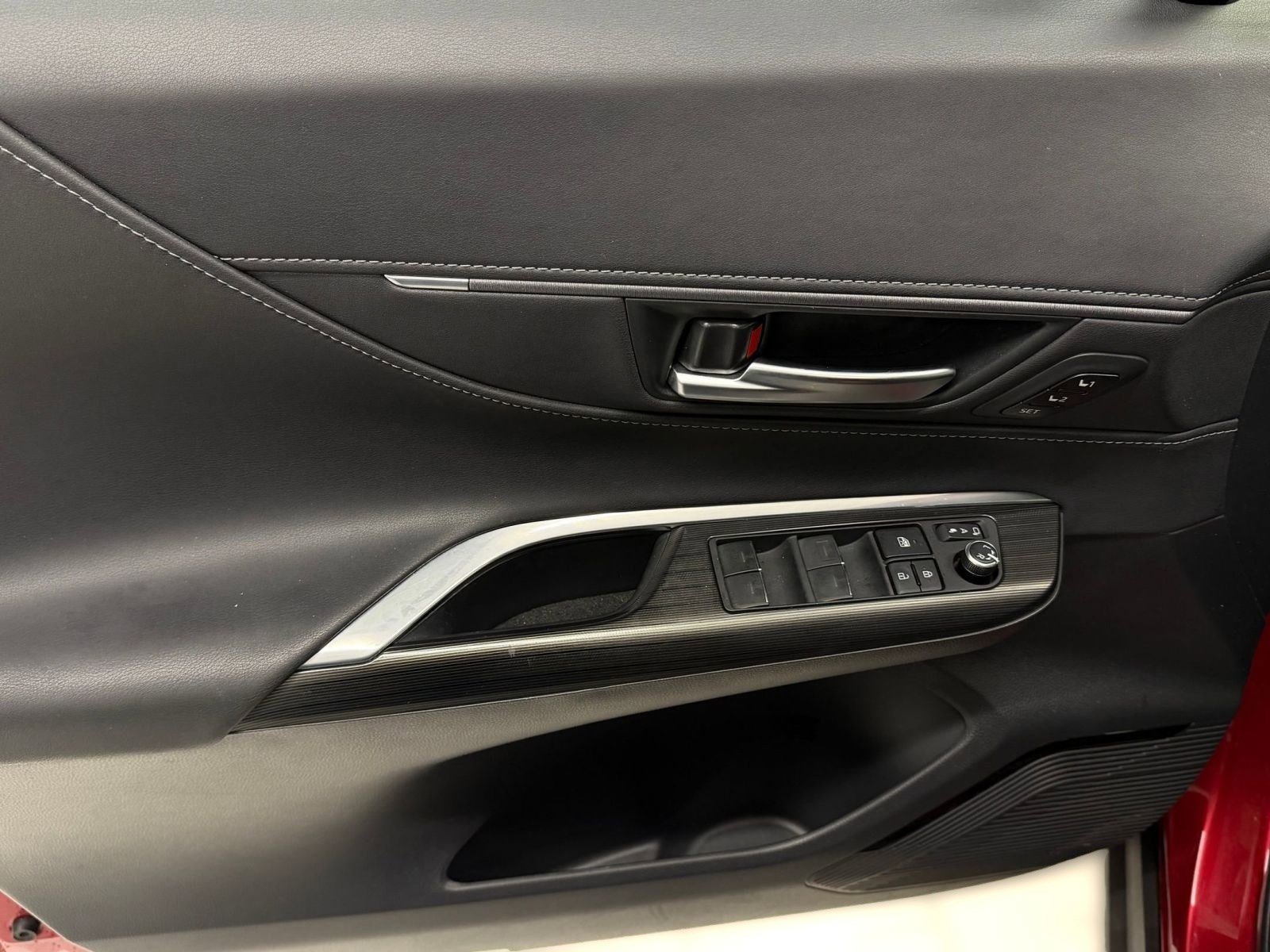 Used 2024 Toyota Venza Nightshade image 11