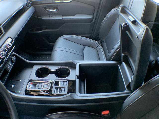 Used 2025 Honda Pilot Elite image 21