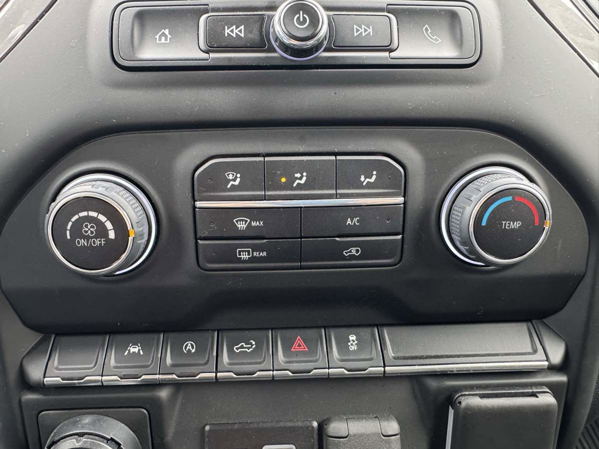 Used 2024 Chevrolet Silverado 1500 Custom image 16