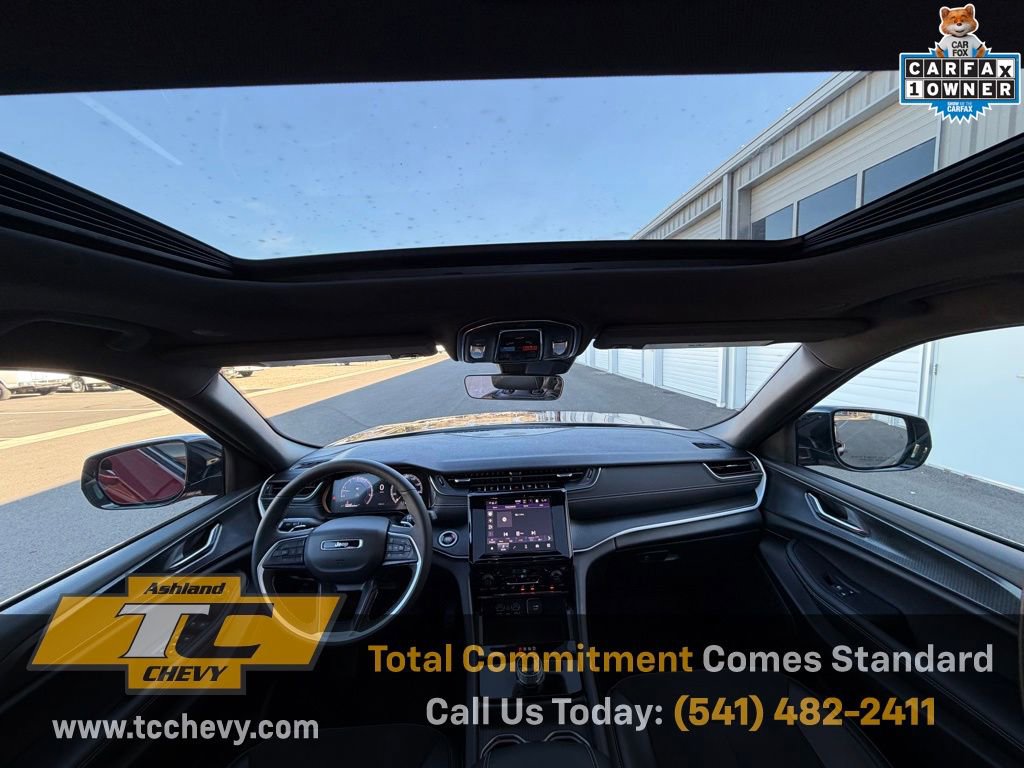 Used 2025 Jeep Grand Cherokee L Altitude image 11