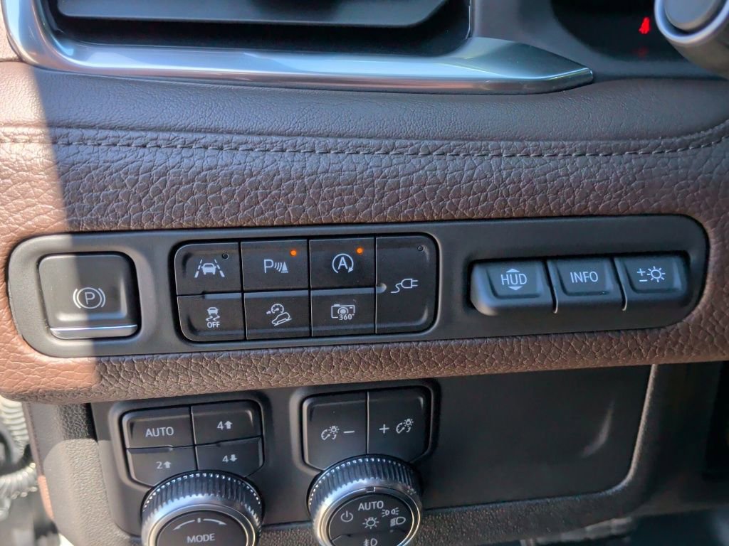 Used 2022 GMC Yukon XL Denali AWD/4WD image 16