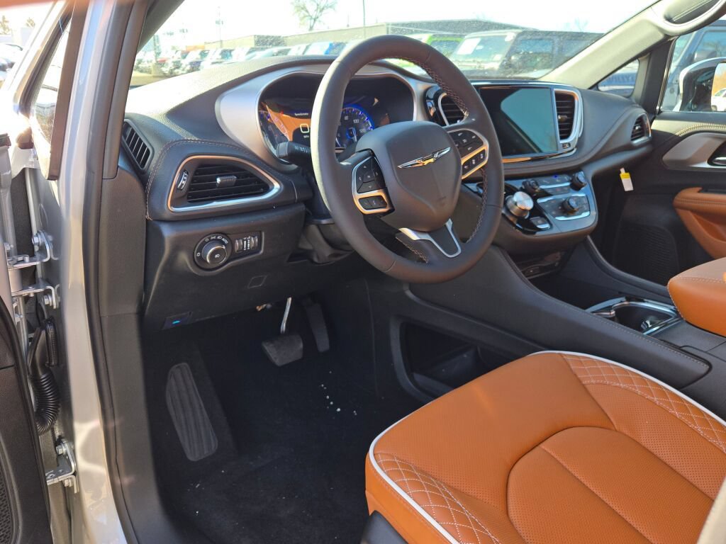 New 2026 Chrysler Pacifica Pinnacle AWD/4WD image 18