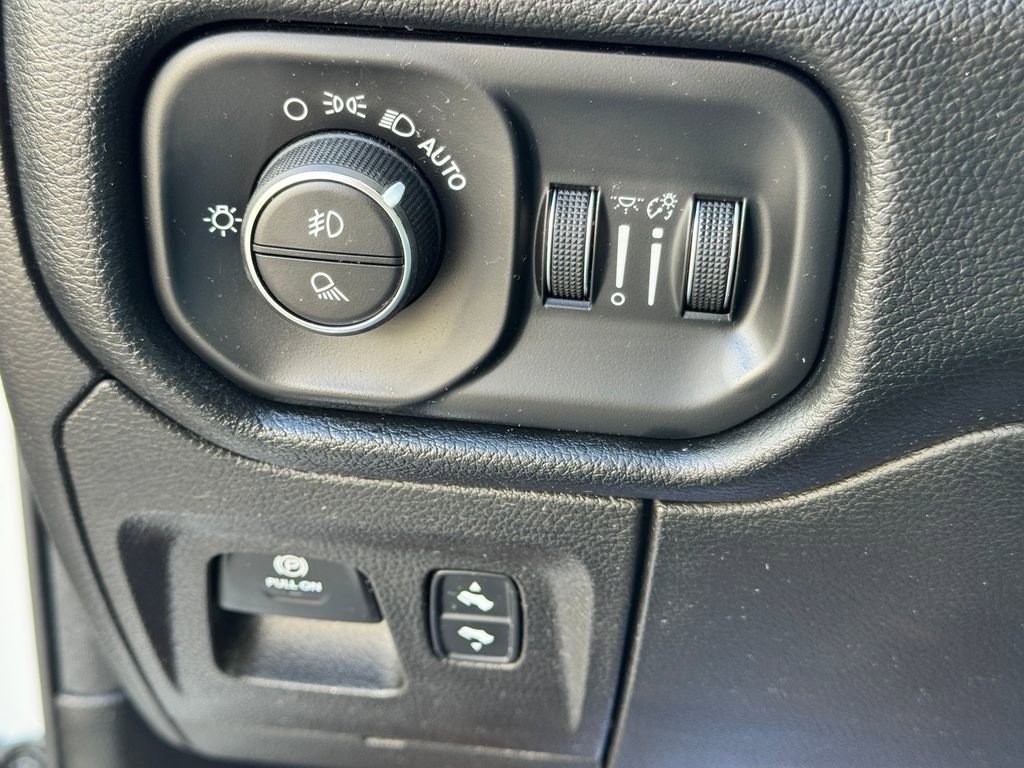 Used 2019 RAM 1500 Big Horn AWD/4WD image 25