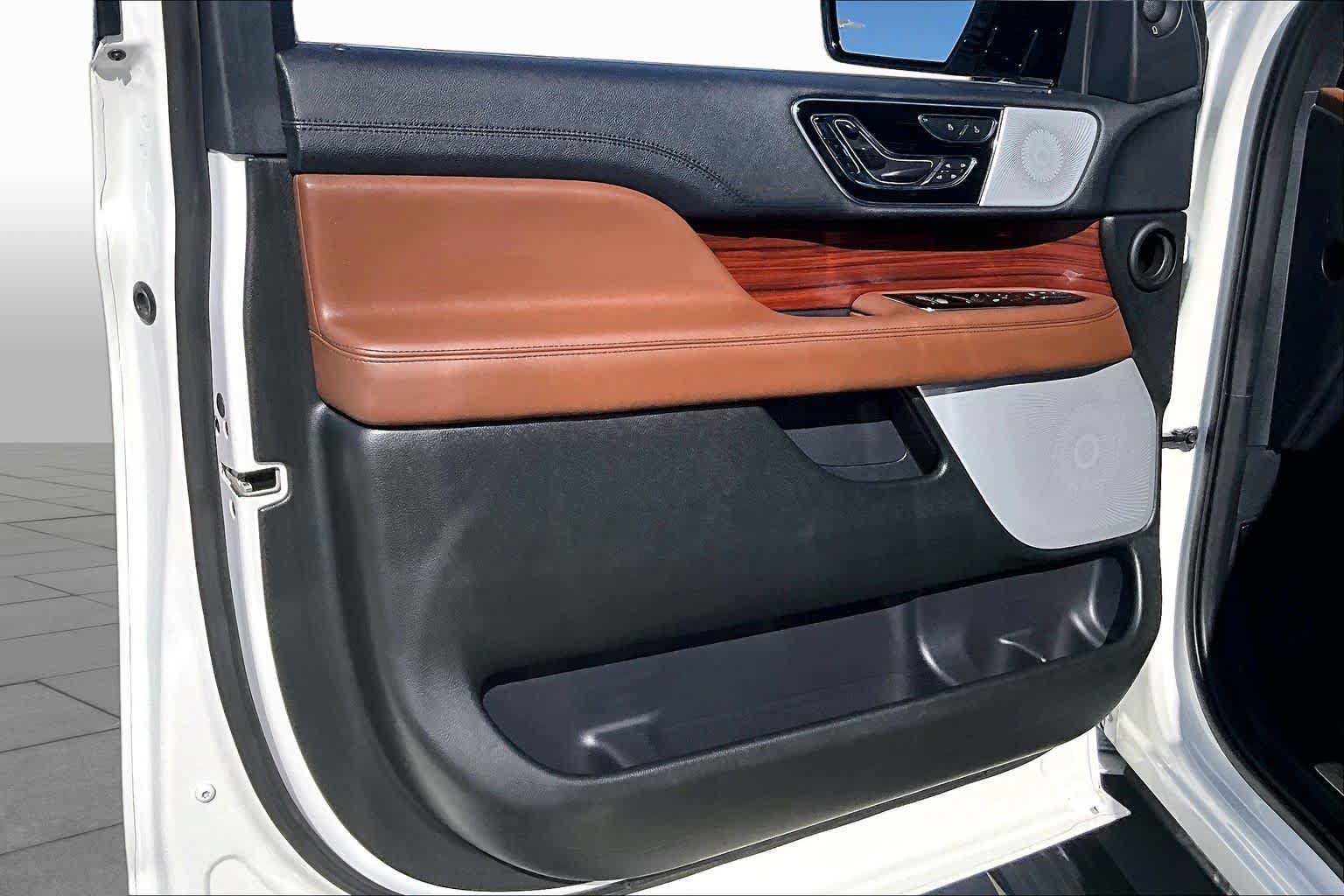 Used 2023 Lincoln Navigator Reserve RWD image 24