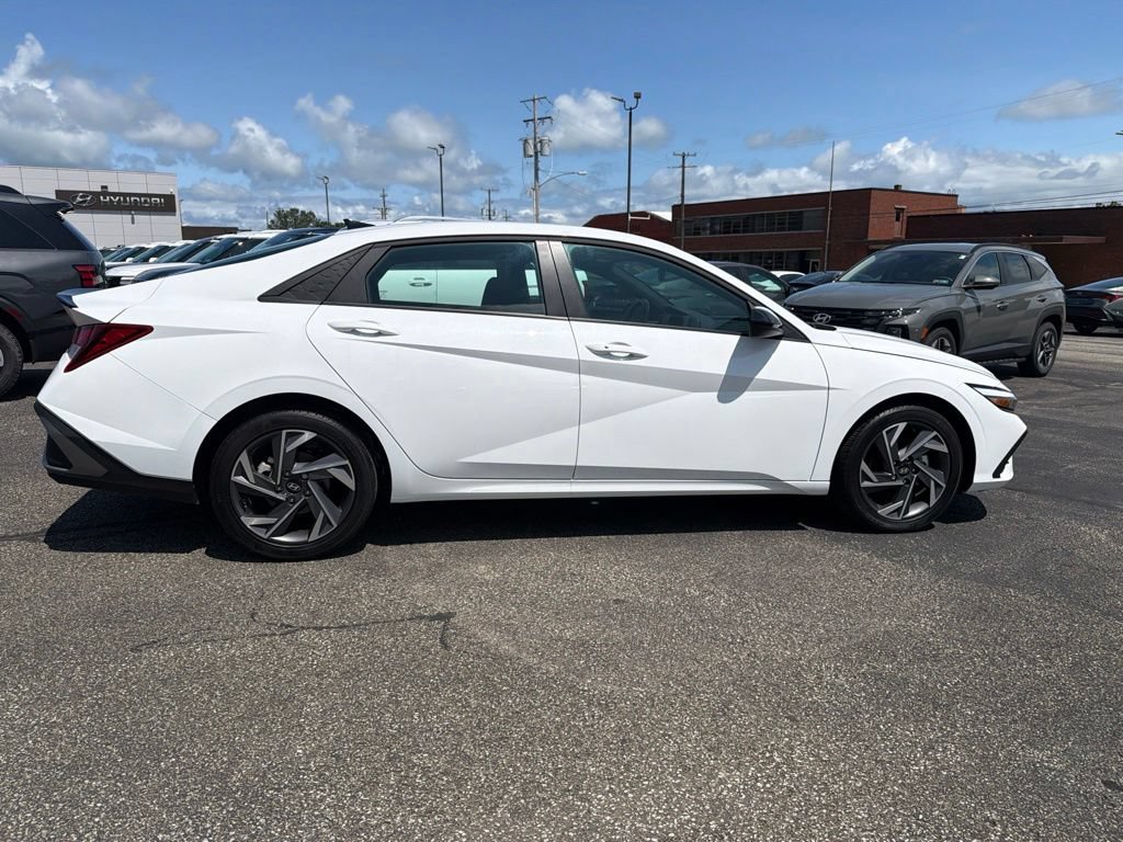 Certified 2025 Hyundai Elantra Sport FWD image 8