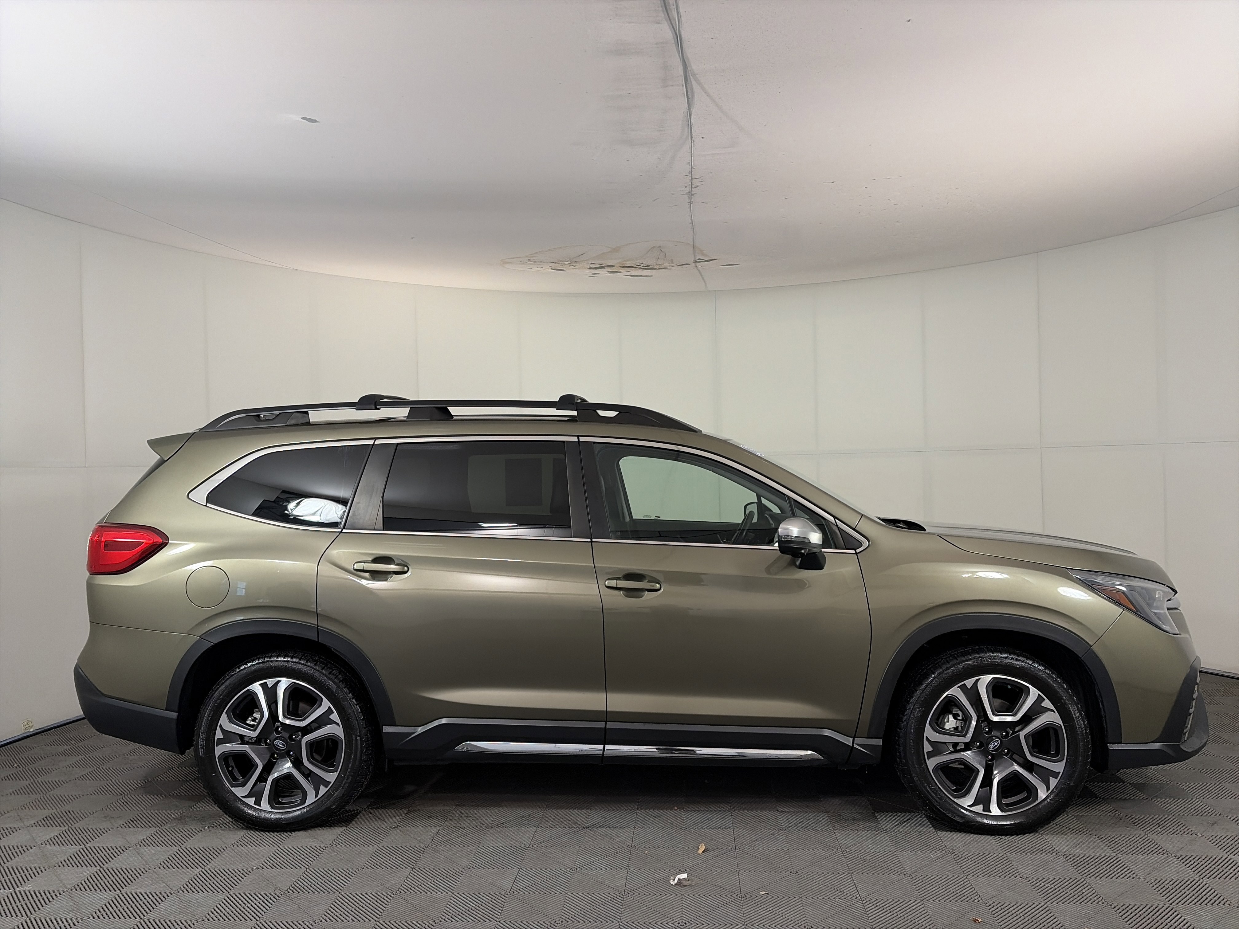 Certified 2023 Subaru Ascent Limited w/ Technology Package image 4