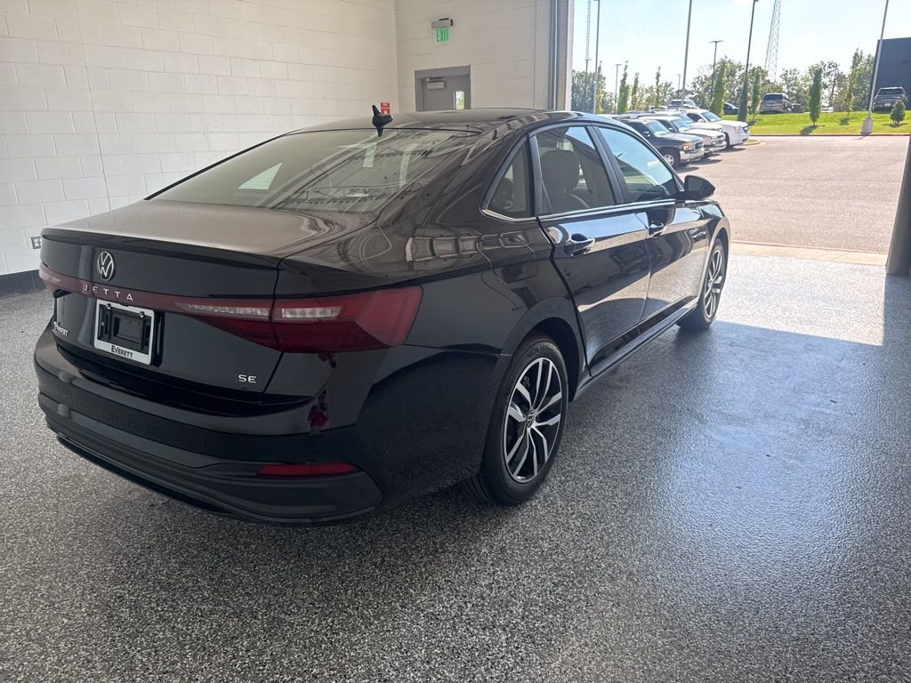 New 2026 Volkswagen Jetta SE image 4