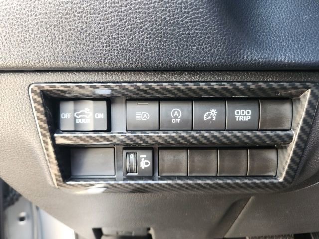 Used 2025 Toyota Tundra SR5 w/ SR5 Premium Package AWD/4WD image 27