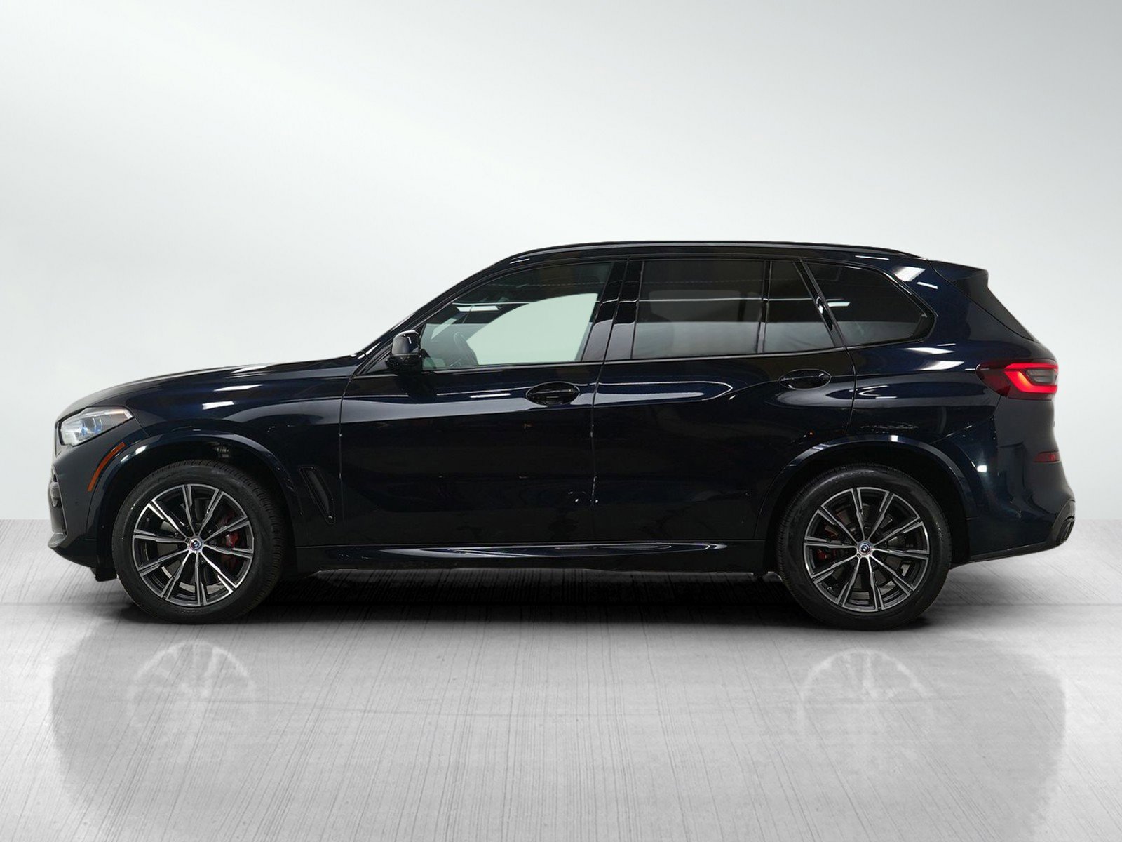 Used 2023 BMW X5 M50i w/ Executive Package image 2