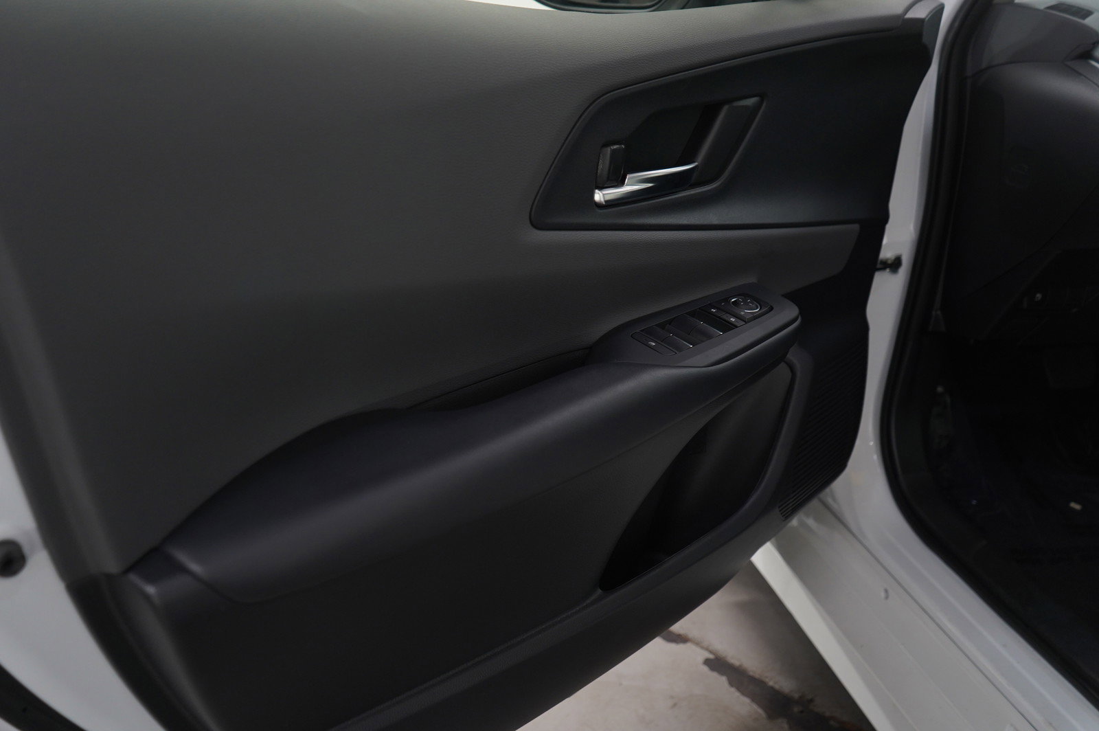 Used 2025 Toyota Prius XLE image 24