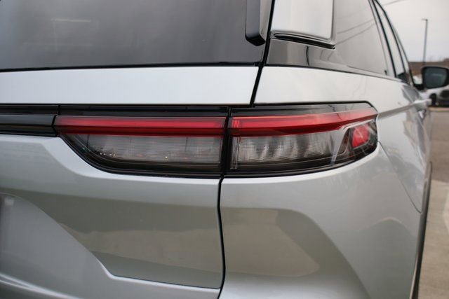 New 2025 Jeep Grand Cherokee Altitude image 29