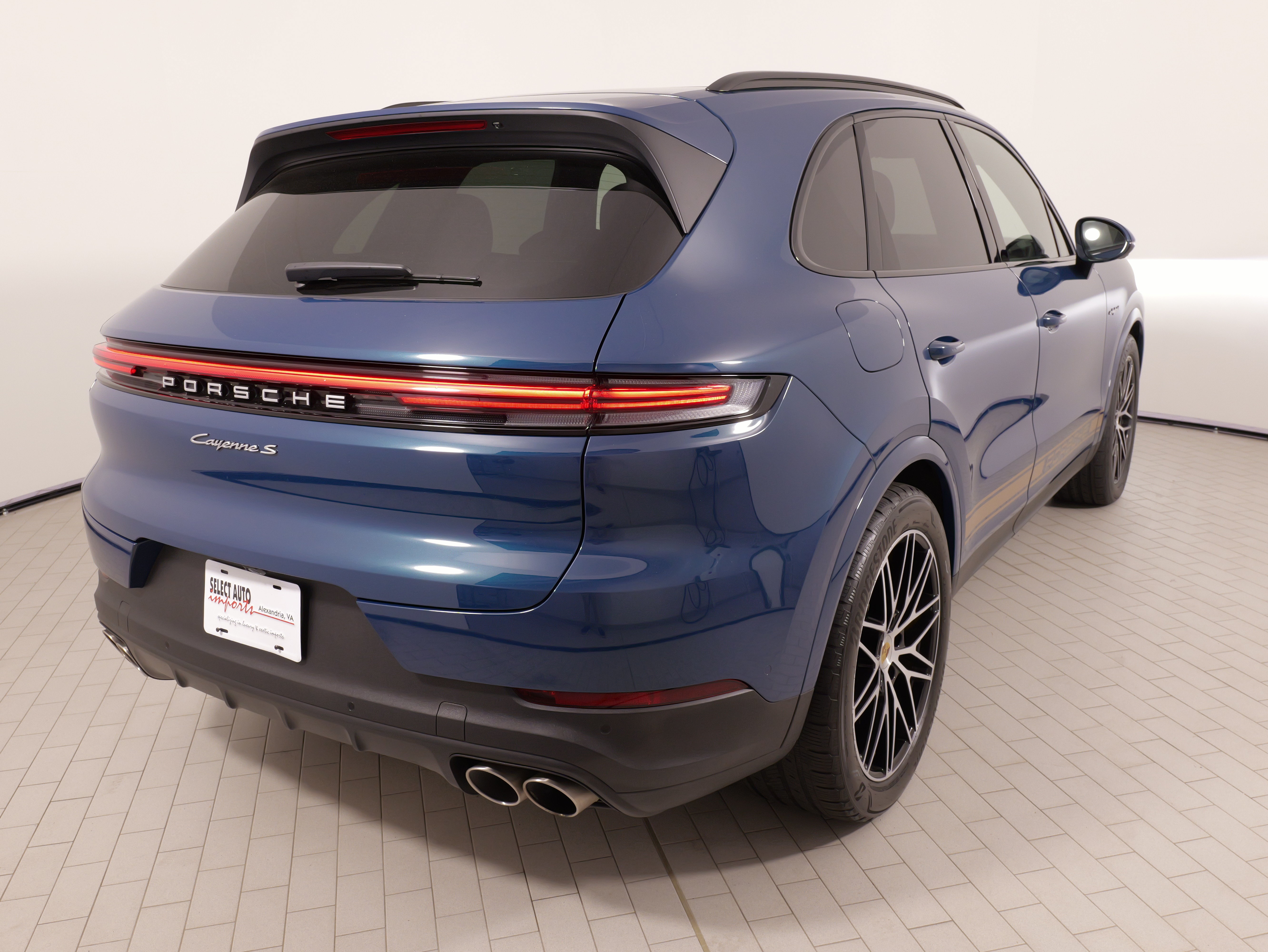 Used 2024 Porsche Cayenne S AWD/4WD image 16