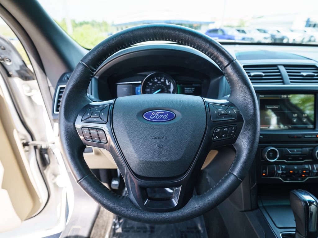 Used 2016 Ford Explorer XLT w/ Equipment Group 202A AWD/4WD image 19