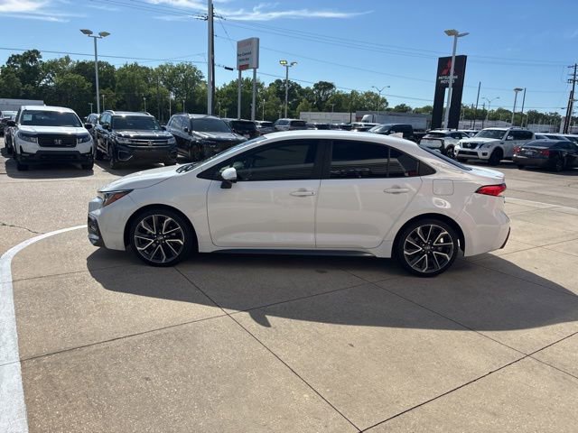 Used 2022 Toyota Corolla SE image 3