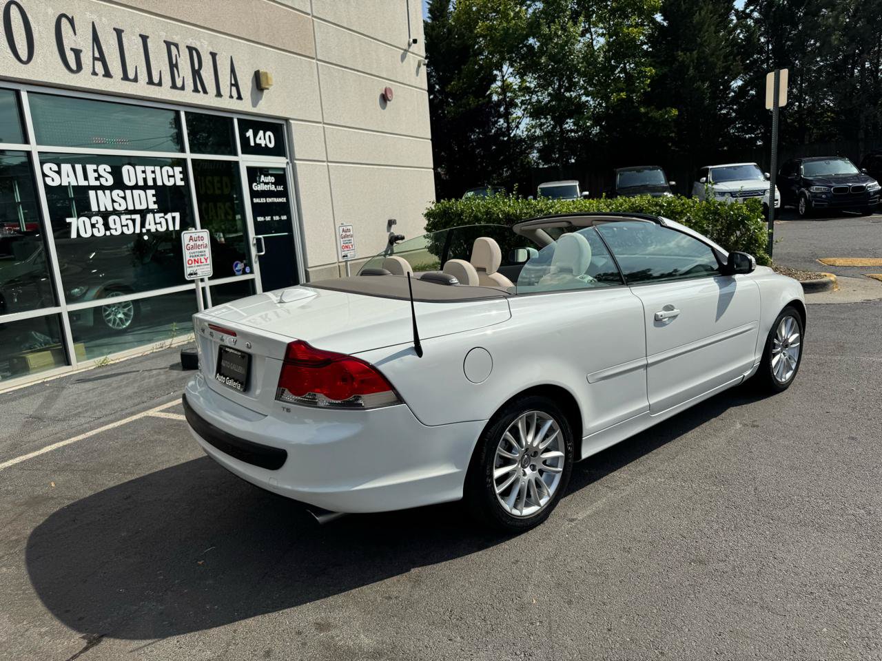 Used 2009 Volvo C70 T5 FWD image 2