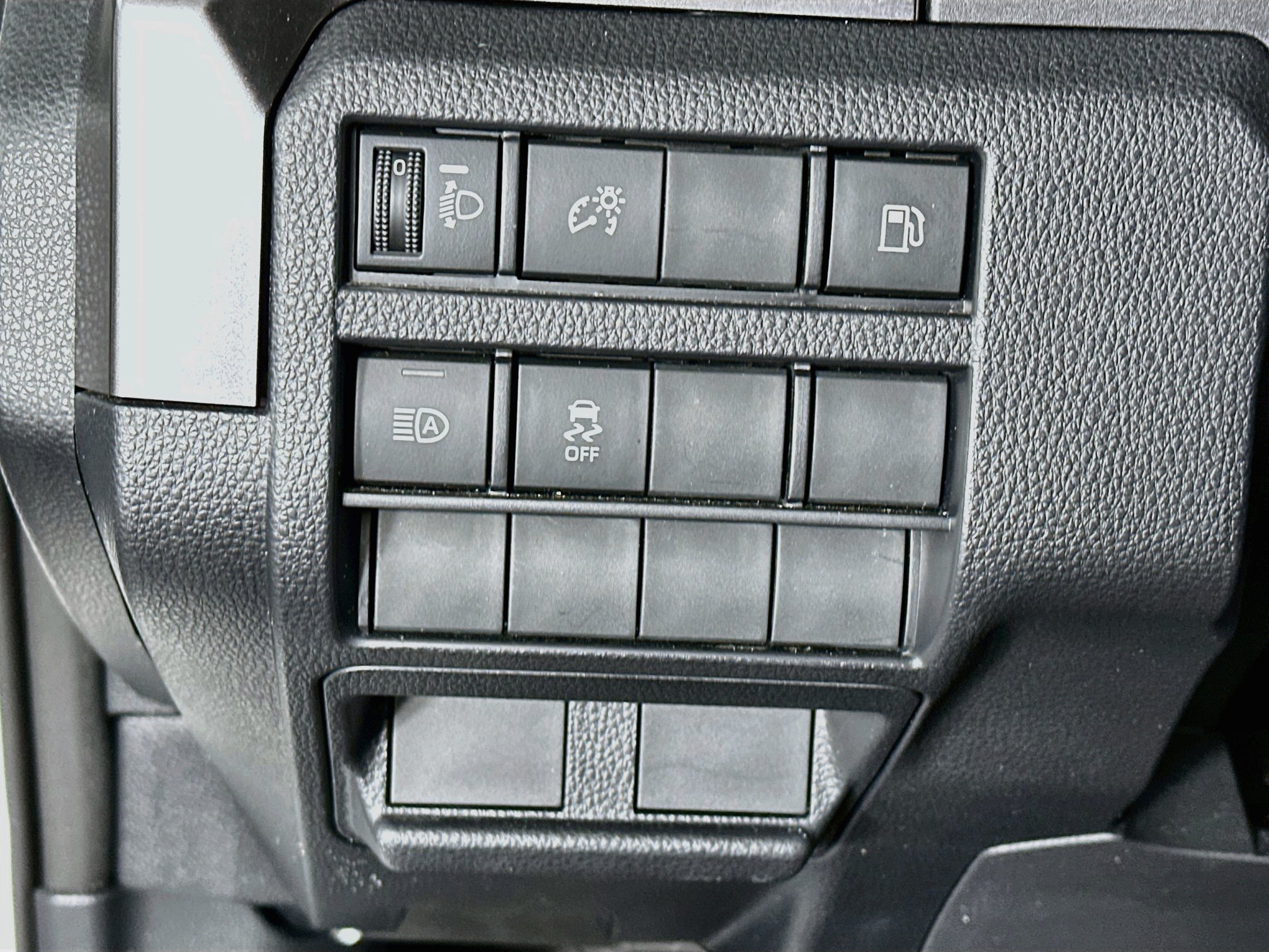 Used 2025 Toyota 4Runner SR5 AWD/4WD image 17